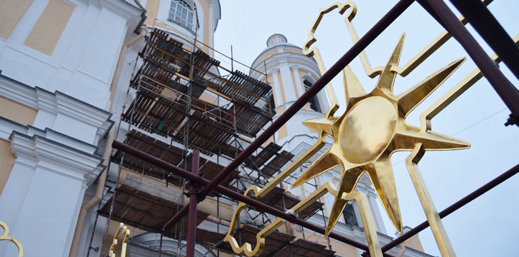 В Петербурге прошло освящение отреставрированных крестов Князь-Владимирского собора